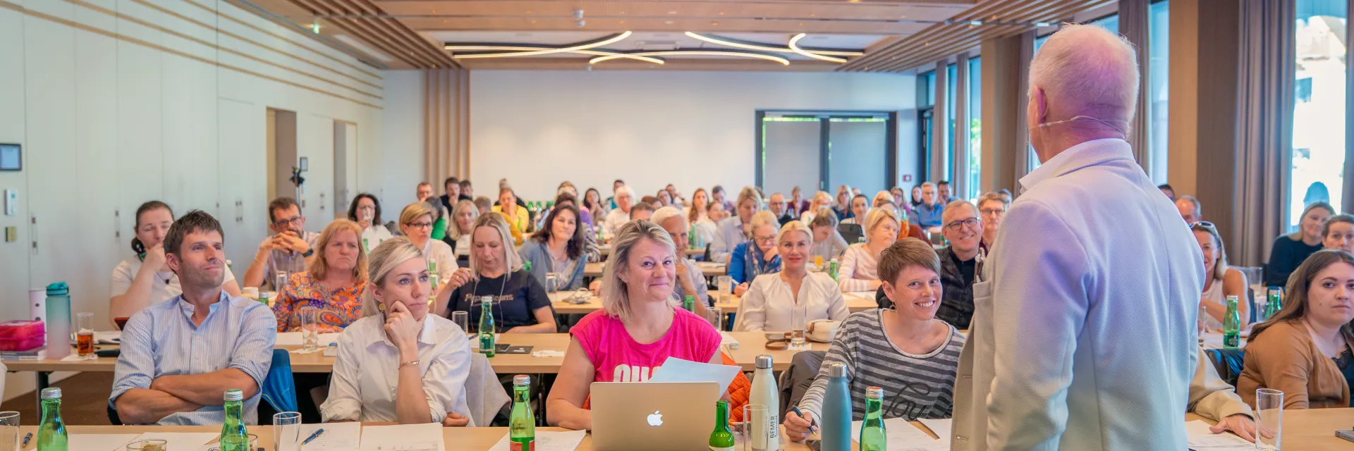 Dr. Spitzbart hält sein Seminar in Anif im Hotel Friesacher