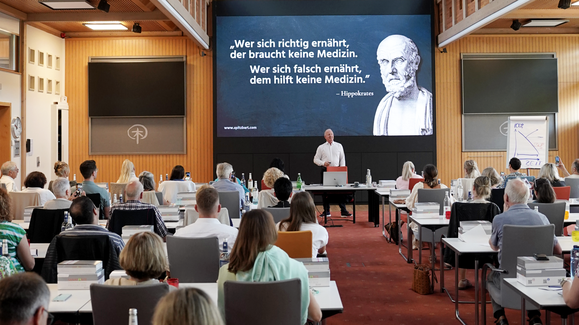 Dr. Spitzbart beim Vortrag vor dem Publikum